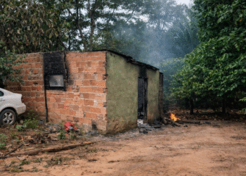 Homem é preso suspeito de incendiar residência após discussão em MT