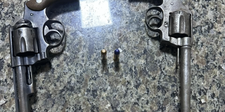 Suspeito é preso com armas de uso restrito durante ação da PM no Morada da Serra