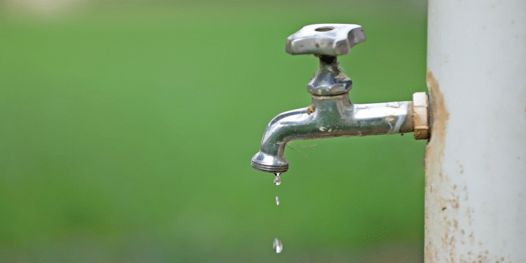 Chuvas e cheia do Rio Paraguai danificam bomba e deixam Cáceres sem água