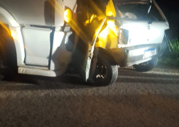 Motorista morre após colisão frontal entre carro e caminhão carregado de combustível