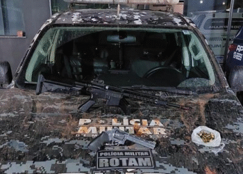 Rotam prende três homens e apreende arma, simulacro de fuzil e munições em Pontes e Lacerda