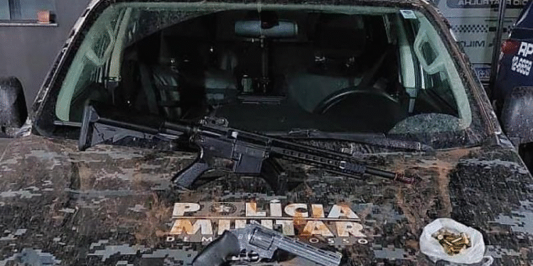 Rotam prende três homens e apreende arma, simulacro de fuzil e munições em Pontes e Lacerda