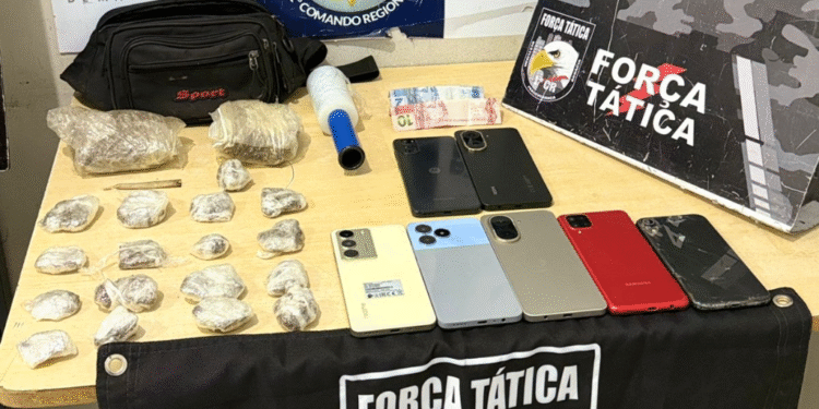 Força Tática prende três suspeitos e apreende porções de maconha e celulares em Cuiabá