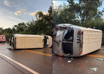 Ambulância tomba na BR-174 durante transferência de paciente entre Pontes e Lacerda e Cáceres