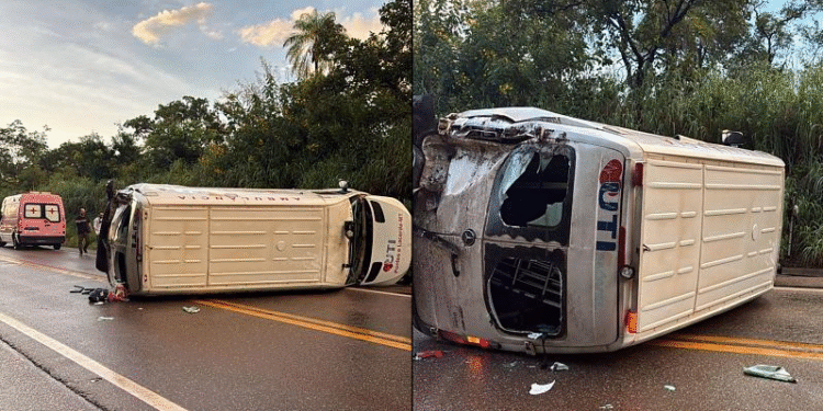 Ambulância tomba na BR-174 durante transferência de paciente entre Pontes e Lacerda e Cáceres