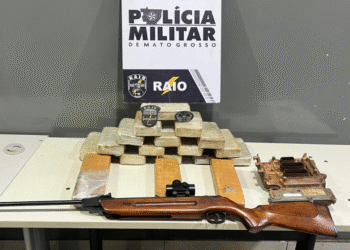 Adolescente é apreendido com 18 tabletes de drogas e arma durante ação da Polícia Militar em Várzea Grande