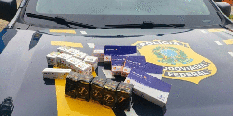 PRF apreende medicamentos irregulares e anabolizantes durante abordagem na BR-163 em MT